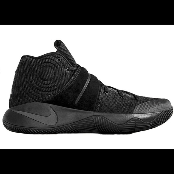 Kyrie 2 triple black